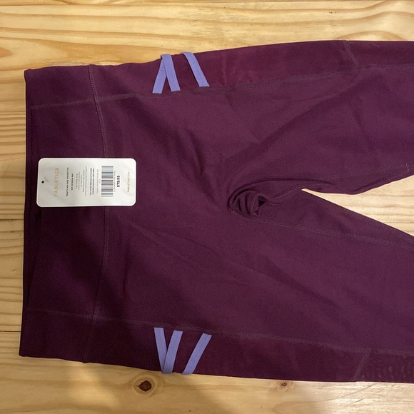 NWT Fabletics Leggings - Picture 3 of 4